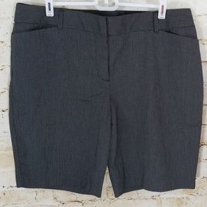APT. 9 Bermuda Mid Rise Shorts NWT Size 14